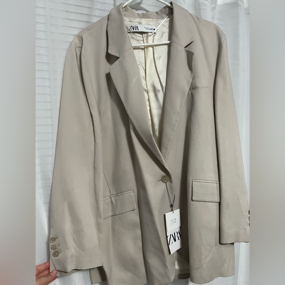 COPY - Beautiful beige blazer never worn.